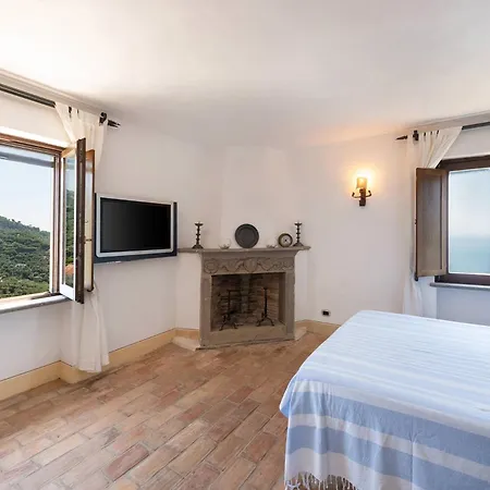 Torre Del Saraceno Holiday home *